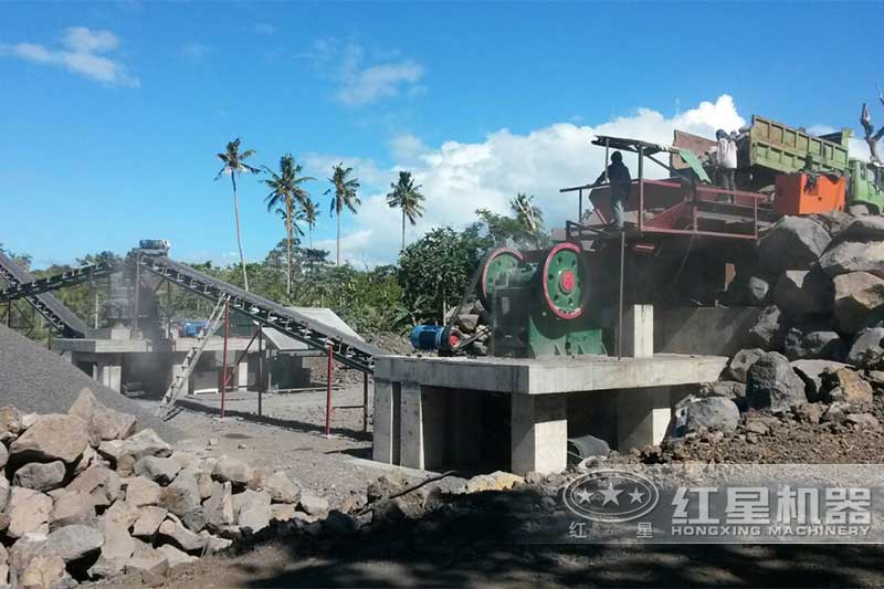 玄武巖顎式破碎機(jī)作業(yè)現(xiàn)場