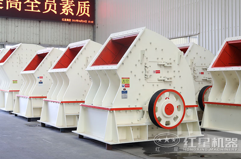 時(shí)產(chǎn)300噸碎石機(jī)：錘式破碎機(jī)，碎石一次成型